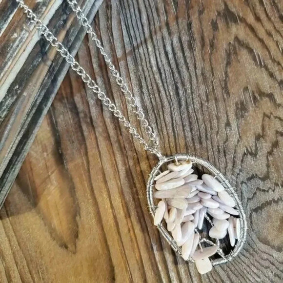 Handcrafted Bali Gray Shell Tree of Life Gemstone Necklace - Picture 1 of 3